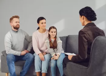 Aile Terapisi Nedir? Süreç, Faydaları ve Yöntemler