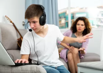 Ergenlikte Psikolojik Destek: Neden Bir Lüks Değil, İhtiyaçtır?