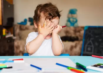 Çocuklarda Dikkat Eksikliği ve DEHB: Belirtiler ve Çözüm Yolları