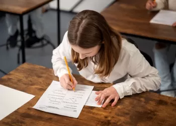Adım Adım Sınav Kaygısı Nasıl Giderilir? Bilimsel Olarak Kanıtlanmış 10 Yöntem