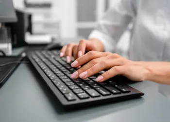 İş Stresini Azaltmanın Yolları Nelerdir? En Etkili Yöntemler