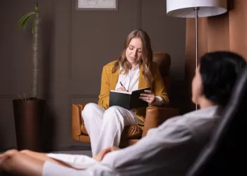 1 Psikolog Seansı Kaç TL? (Güncel Ücretler ve Fiyatları Etkileyen 7 Faktör)