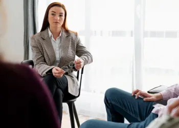 Aile Terapisinde Ne Konuşulur? (İlk Seans, Süreç ve Gizlilik)