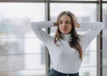 Aşırı Özgüven Sendromu Nedir? (Narsistik Kişilik Bozukluğu ile Farkları)