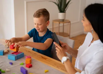 Çocuklarda Dikkat Eksikliği Nasıl Aşılır? Evde ve Okulda Uygulanacak 7 Bilimsel Yöntem