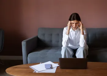 Çok Düşünmek Anksiyete Belirtisi mi? (Overthinking ve Kaygı İlişkisi)