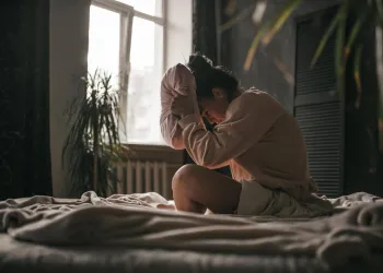 Depresyon Belirtileri Nasıl Olur? (Fiziksel, Duygusal ve Davranışsal İşaretler)