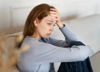 Depresyon Belirtileri Nelerdir? 2025 Kapsamlı Rehberi: Kendinizde ve Sevdiklerinizde Farkındalık Yaratın