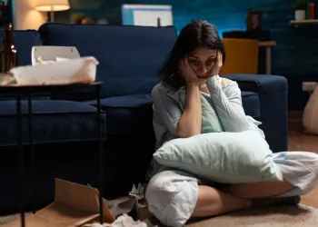 Depresyonda Olan Bir Kişi Ne Yapmalı? (İlk Adımdan İyileşmeye Uzman Rehberi)