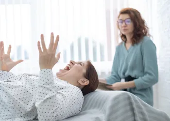 Ergenlerde OKB'nin Belirtileri Nelerdir? Ebeveynler İçin Kapsamlı Rehber