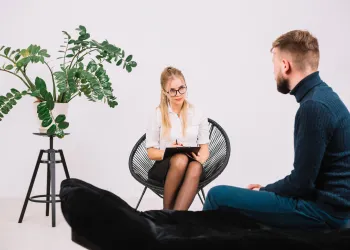 İyi Bir Psikolog Nasıl Bulunur? (Adım Adım, Güvenilir Uzman Seçme Rehberi)