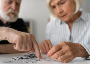 Orta Yaş Krizi Belirtileri: 2025'te Kendinizi Yeniden Keşfetme Rehberi