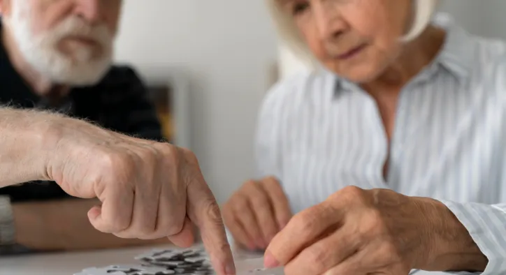 Orta Yaş Krizi Belirtileri: 2025'te Kendinizi Yeniden Keşfetme Rehberi