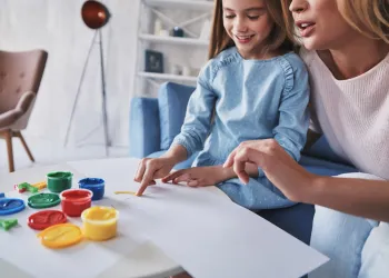 Oyun Terapisi Nedir, Nasıl Yapılır? (Ebeveynler İçin A'dan Z'ye Rehber)