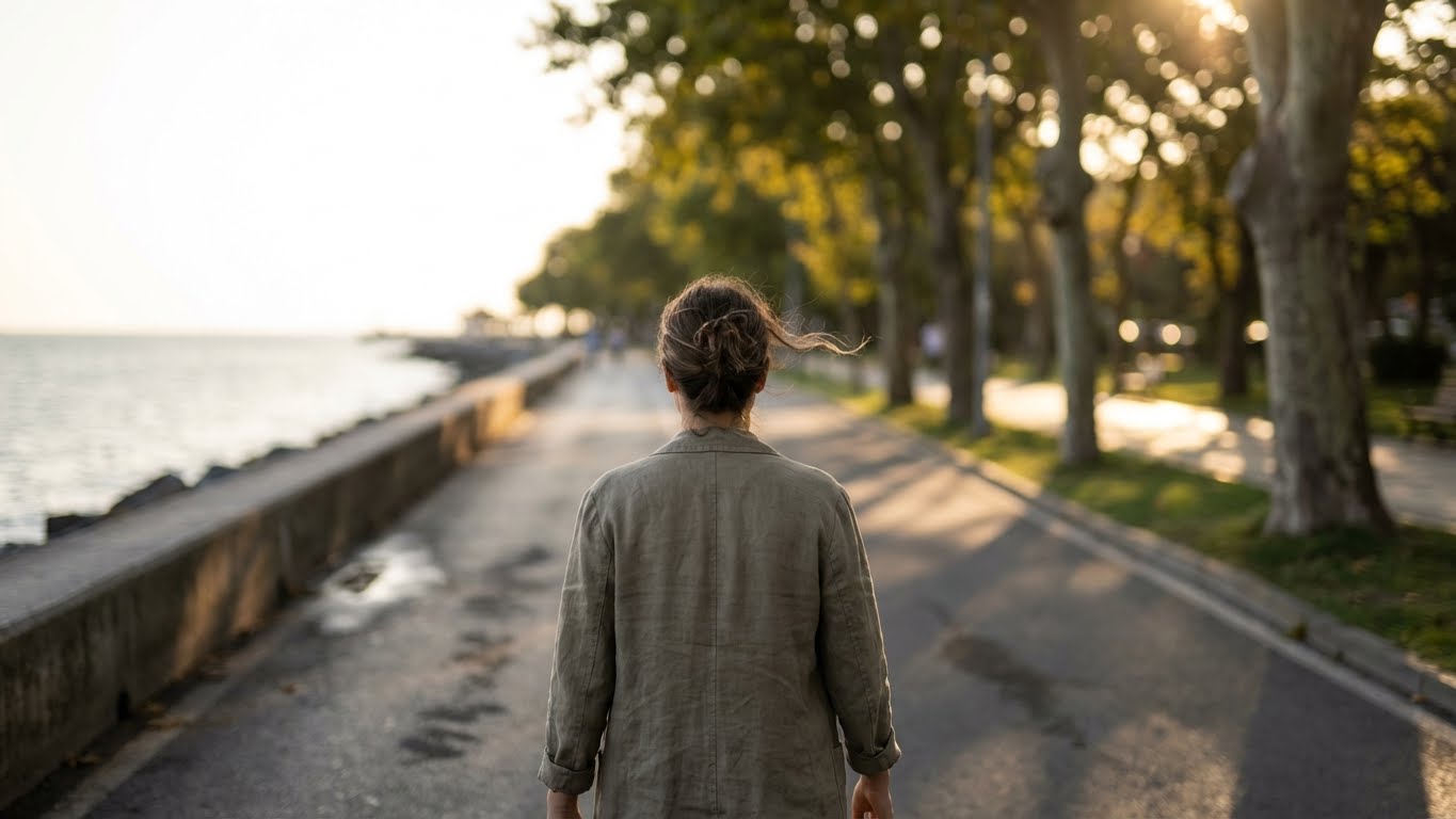 Yürüyüş depresyona iyi gelir mi sorusuna yanıt veren açık hava terapisi görseli.