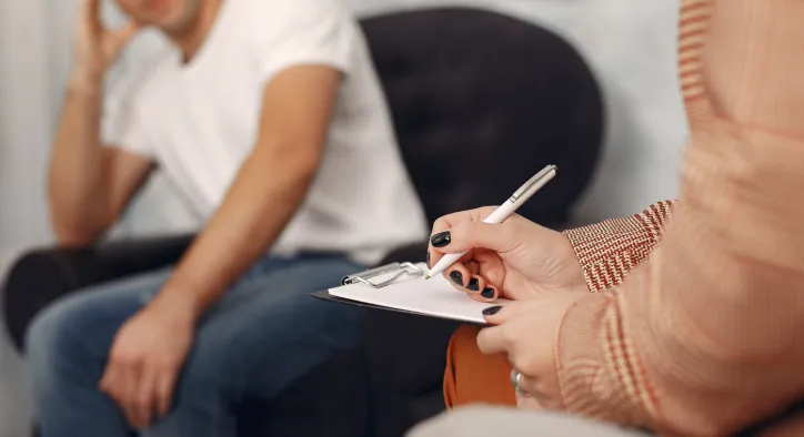 İlk Önce Psikoloğa mı Gidilir? Ruh Sağlığı Yolculuğunda Doğru Adres