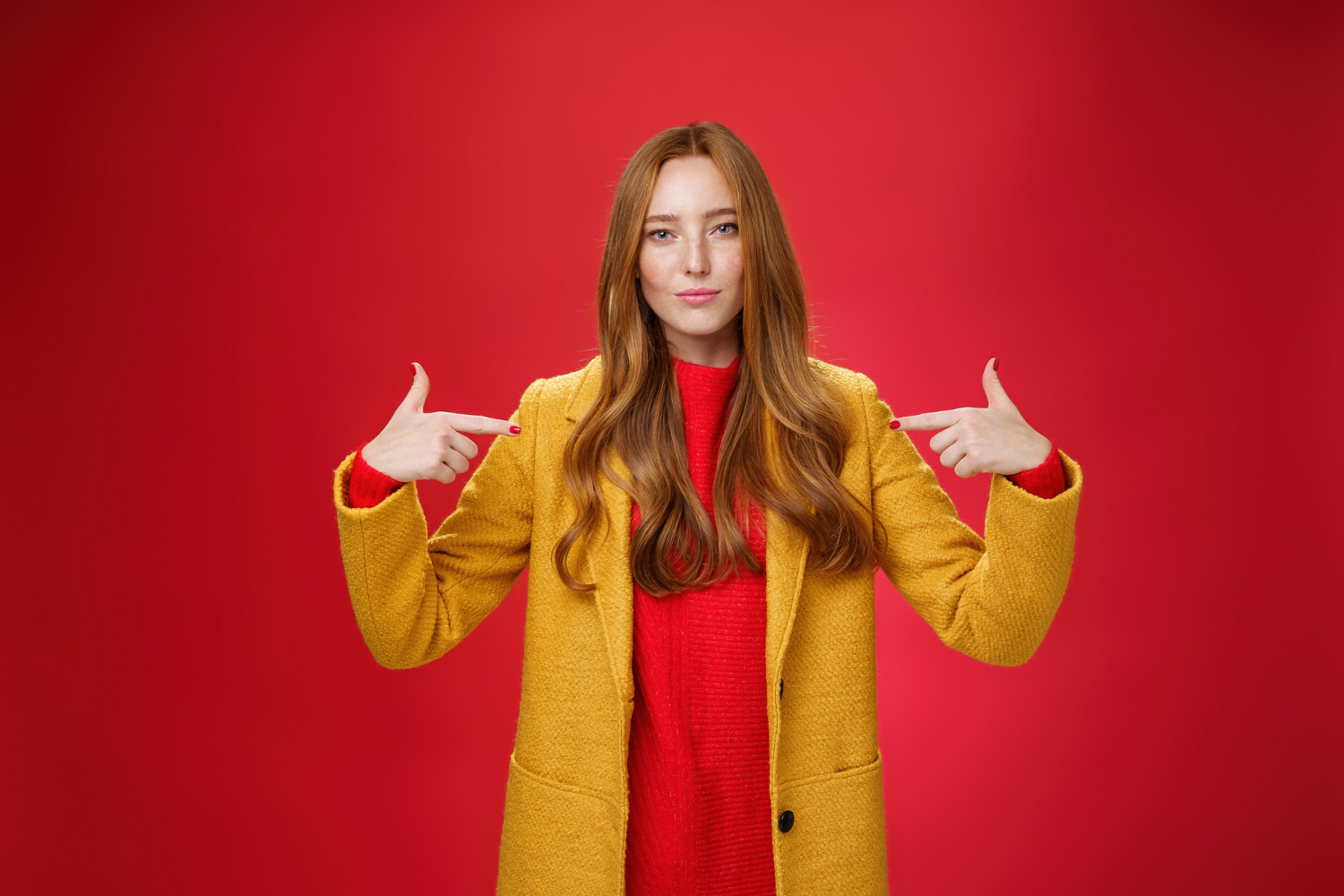 Sade fonda narsistik savunma mekanizmalarını ve gizli narsisizm arama niyetini karşılayan, kendine odaklı genç kadın.