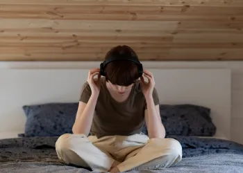 OKB Belirtileri Nelerdir? Zihinsel Döngüleri Anlamak ve Çözüm Yolları