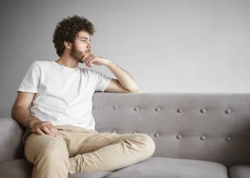 Overthink Nedir? Zihnin Sessiz Gürültüsü ve Çıkış Yolları