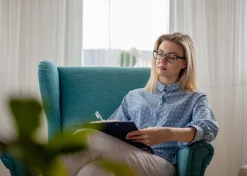 Terapide İlk Seans Nasıl Olmalı? Psikolojik İyileşmenin Temel Adımları