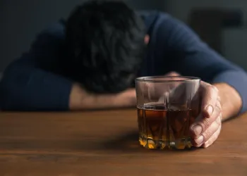 Alkol Bağımlılığı Tedavi Süreçleri ve İyileşmenin Psikolojik Dinamikleri