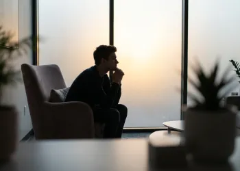 Madde Bağımlılığı Belirtileri ve Kurtulma Yolları: İyileşme Yolculuğunda İlk Adımlar